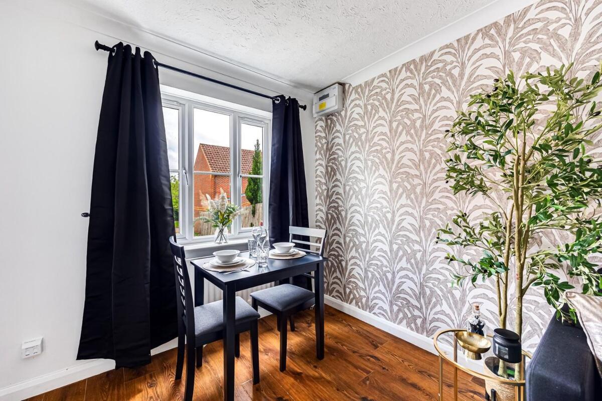 Stylish House - Excellent Location - Driveway Parking, Self-Check-In, Tvs In Bedrooms And Fast Wifi By Yoko Property Milton Keynes Exterior photo