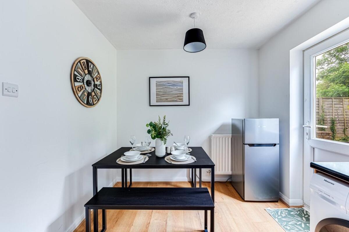 Stylish House - Excellent Location - Driveway Parking, Self-Check-In, Tvs In Bedrooms And Fast Wifi By Yoko Property Milton Keynes Exterior photo
