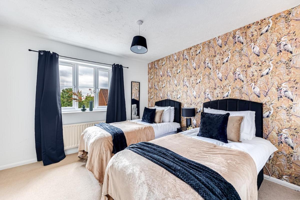 Stylish House - Excellent Location - Driveway Parking, Self-Check-In, Tvs In Bedrooms And Fast Wifi By Yoko Property Milton Keynes Exterior photo